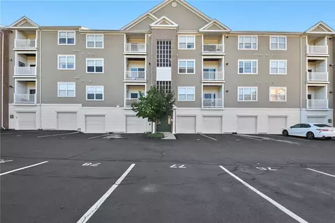 96 Mill St #204, Woonsocket, RI 02895