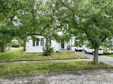 10 Aberdeen Rd, East Providence, RI 02915