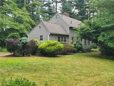 17 North Rd, Foster, RI 02825