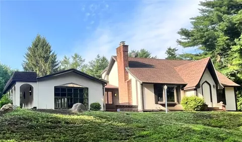 1065 Town Farm Rd, Coventry, RI 02816