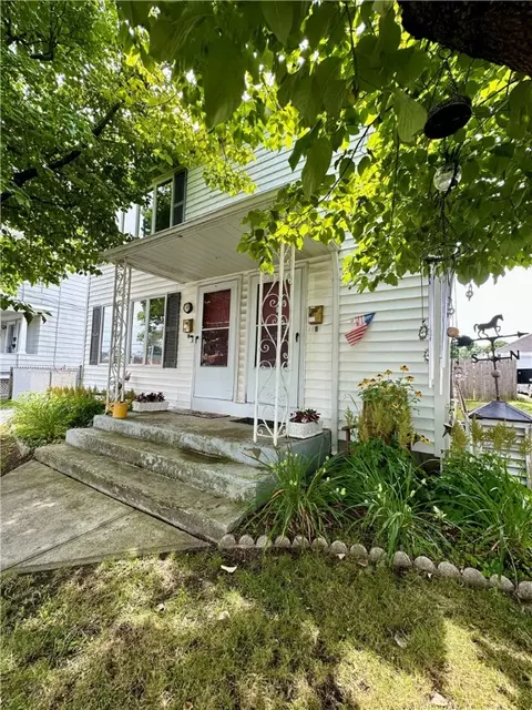 79 Slade St, Pawtucket, RI 02861