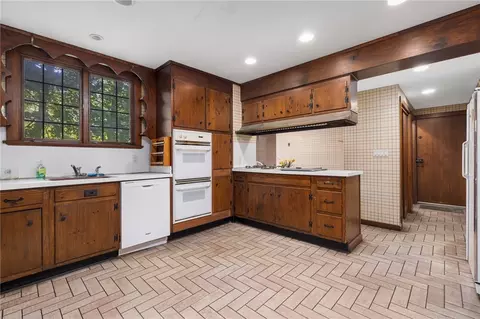 200 Highcrest Rd, Fall River, MA 02720 photo 8