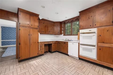 200 Highcrest Rd, Fall River, MA 02720 photo 9