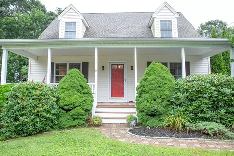 10 Tonkawa Ave, Westerly, RI 02891