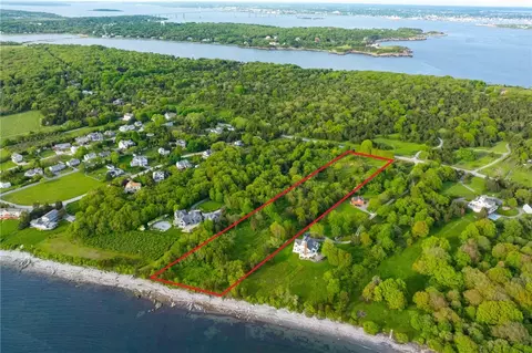424 Beavertail Rd, Jamestown, RI 02835