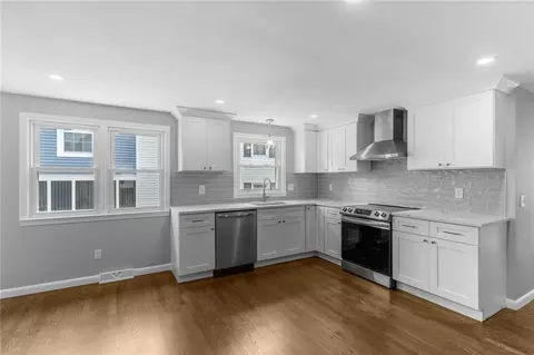 32 Bagley Ave, Cranston, RI 02920