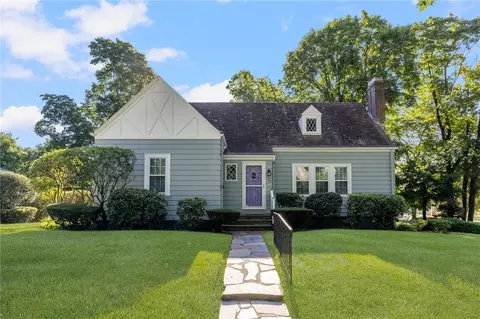 76 Eldredge Ave, East Greenwich, RI 02818