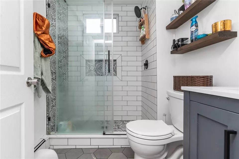 Bath - 44 Padelford St, Providence, RI 02906 photo 2 of 5