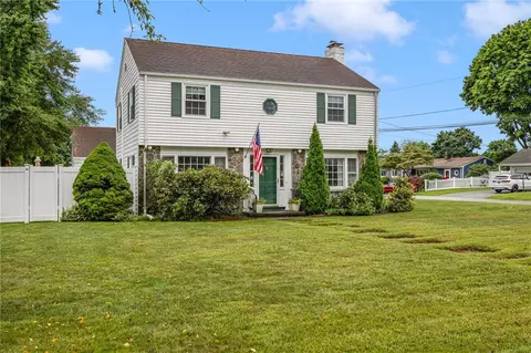 486 Namquid Dr, Warwick, RI 02888