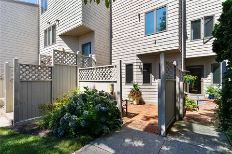 48 Seabreeze Ln, Bristol, RI 02809