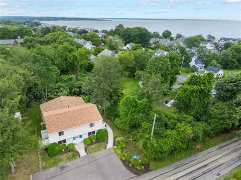 47 Westmoreland St, Narragansett, RI 02882