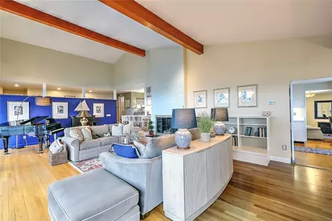 Living - 30 Lisa Ln, Warwick, RI 02889 photo 7 of 11
