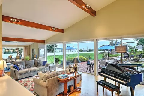 Living - 30 Lisa Ln, Warwick, RI 02889 photo 1 of 11