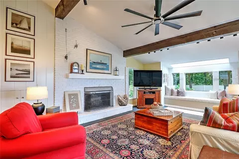 Living - 30 Lisa Ln, Warwick, RI 02889 photo 8 of 11
