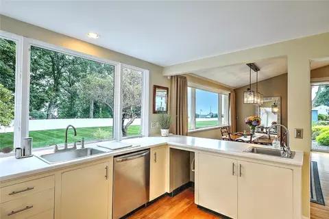 Kitchen - 30 Lisa Ln, Warwick, RI 02889 photo 3 of 5