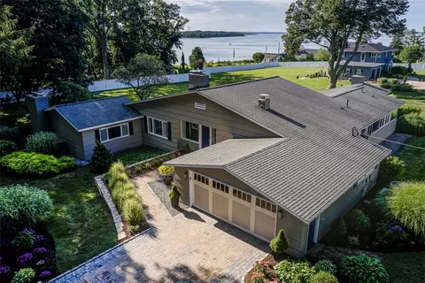 30 Lisa Ln, Warwick, RI 02889