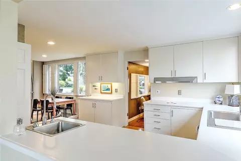 Kitchen - 30 Lisa Ln, Warwick, RI 02889 photo 1 of 5