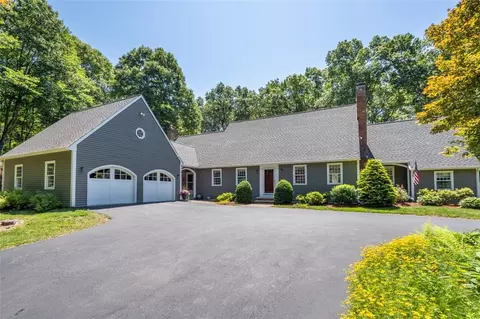 23 Lincoln Dr, North Smithfield, RI 02896