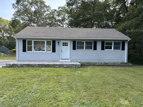 10 Quiet Oak Dr, Hopkinton, RI 02808
