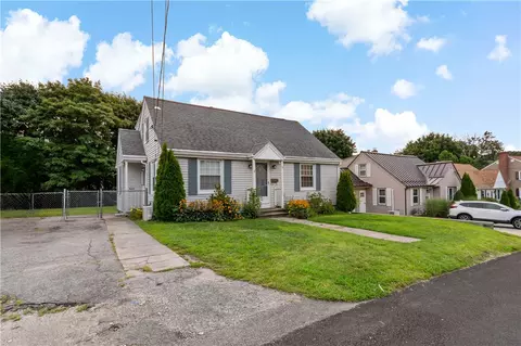 15 Brae St, North Providence, RI 02911