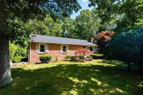 550 Lafayette Rd, North Kingstown, RI 02852