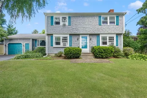 11 Hillcrest Rd, Portsmouth, RI 02871