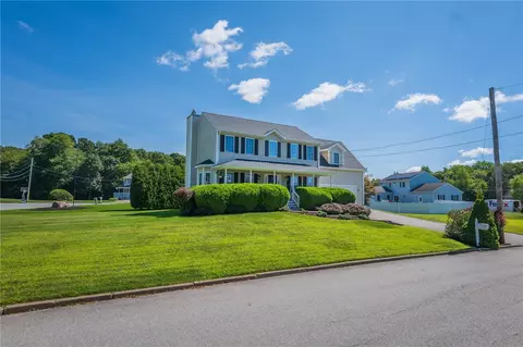 34 Twin Birch Dr, Cranston, RI 02921