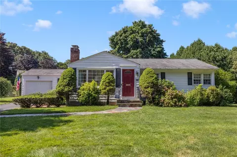 125 Whitewood Dr, Cranston, RI 02920