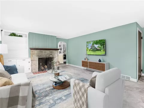 Living - 68 Hope Ave, Warwick, RI 02889 photo 4 of 4