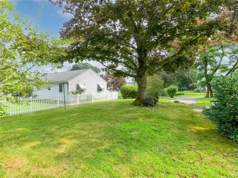 Exterior - 68 Hope Ave, Warwick, RI 02889 photo 2 of 4