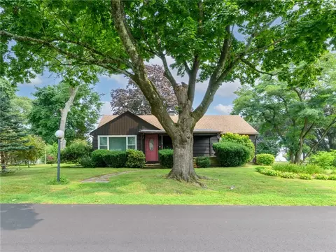 68 Hope Ave, Warwick, RI 02889