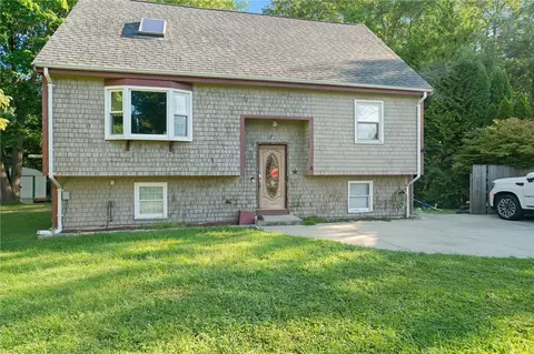 6 Jill Ct, Riverside, RI 02915