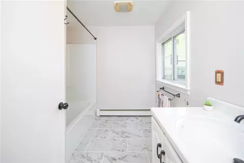 Bath - 75 Glenco Rd, Warwick, RI 02889 photo 3 of 3