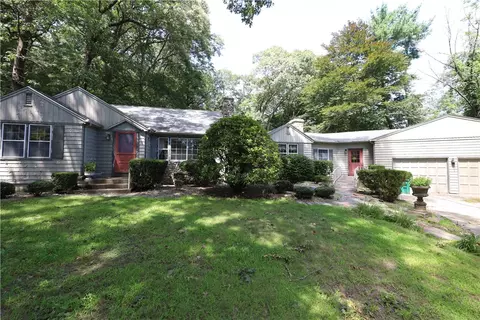 77 Goodwin St, East Greenwich, RI 02818