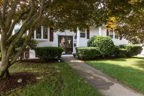 3 Twins Ln, North Providence, RI 02904
