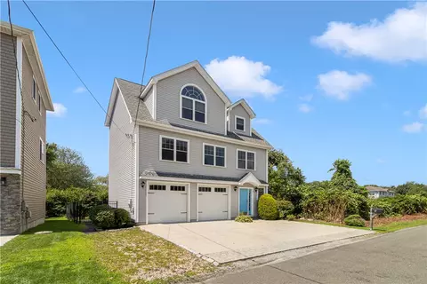 9 Jenny Ln, Narragansett, RI 02882