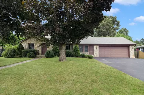 144 Lawnacre Dr, Cranston, RI 02920