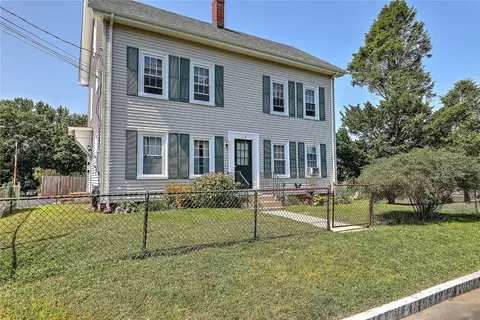 118 Pleasant St, Lincoln, RI 02865