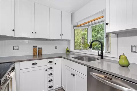 54 Pine Ledge Rd, Glocester, RI 02814 photo 17