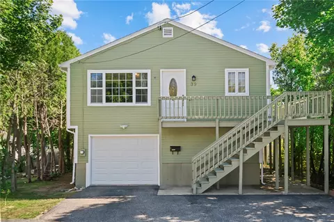 39 Prospect St, Bristol, RI 02809