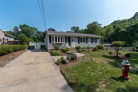 158 Almy St, Warwick, RI 02886