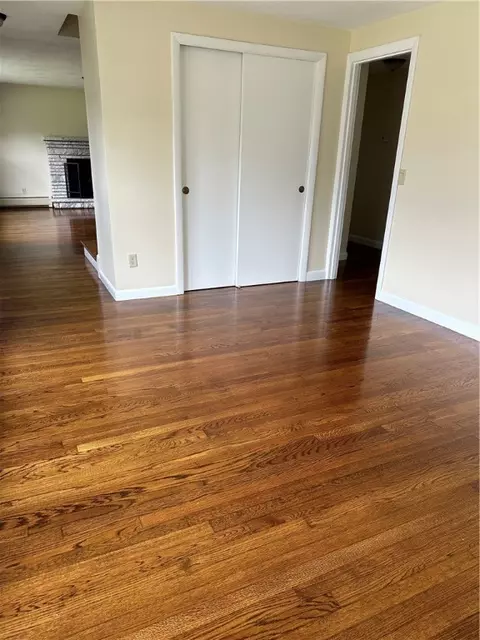 8 Winthrop Rd, Warwick, RI 02888 photo 11