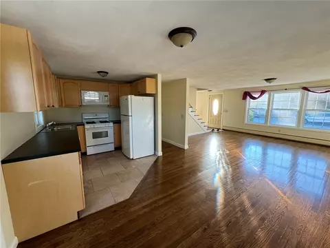 8 Winthrop Rd, Warwick, RI 02888 photo 9