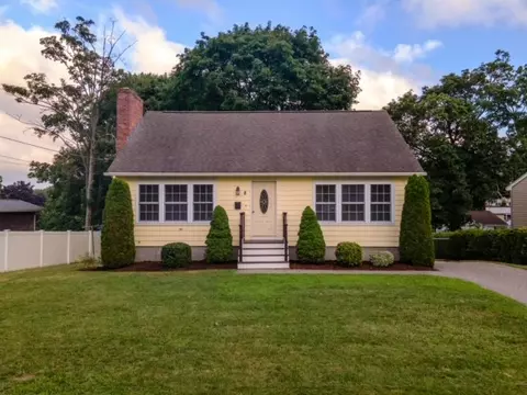 8 Winthrop Rd, Warwick, RI 02888