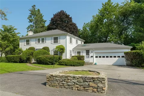 284 Nayatt Rd, Barrington, RI 02806