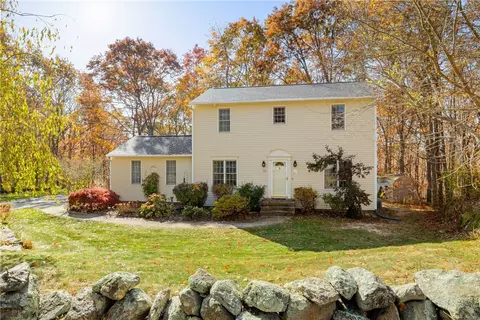 123 Country Hill Ln, North Kingstown, RI 02852