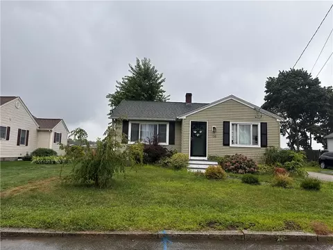138 Woodward Rd, Providence, RI 02904