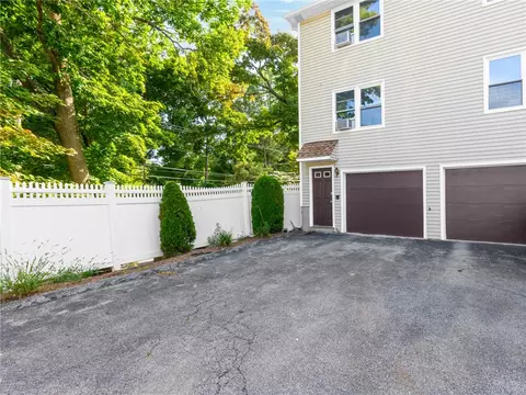 10 Burleigh St #1, Providence, RI 02904