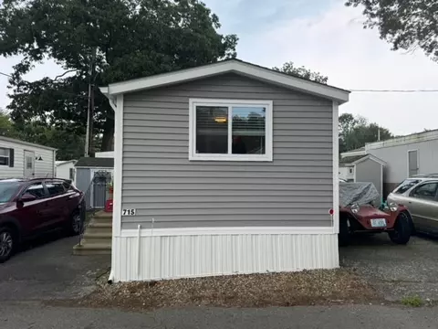 715 Forest Pkwy, Middletown, RI 02842