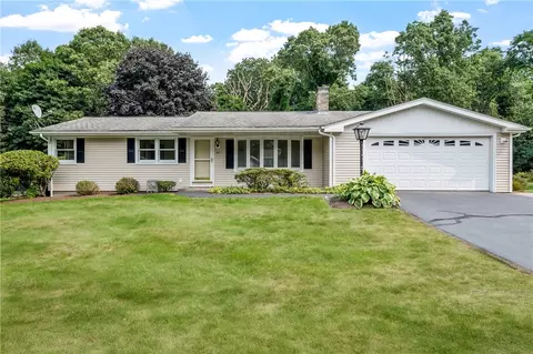 44 Forestdale Dr, Cumberland, RI 02864